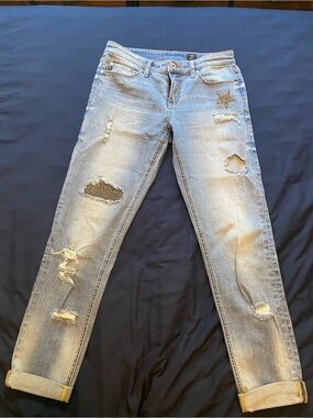 Light Blue Distressed Ankle Jeans with Star Accent